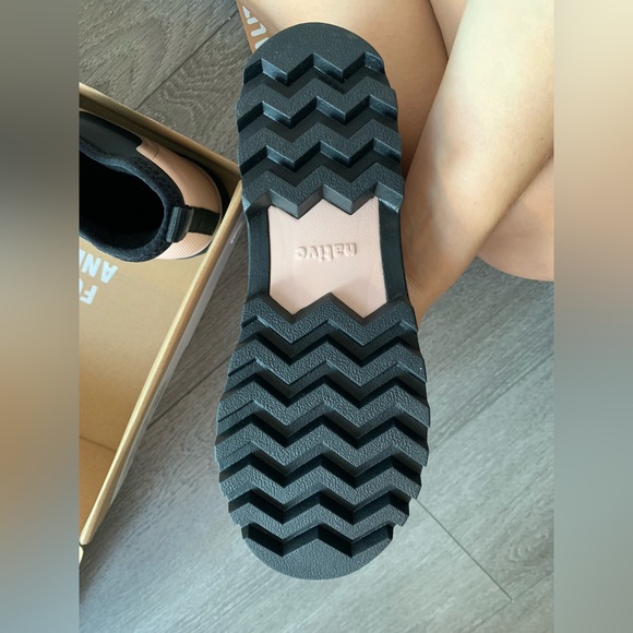 Native ‘Islington Treklite” Brand New women’s boots - Picture 4 of 8